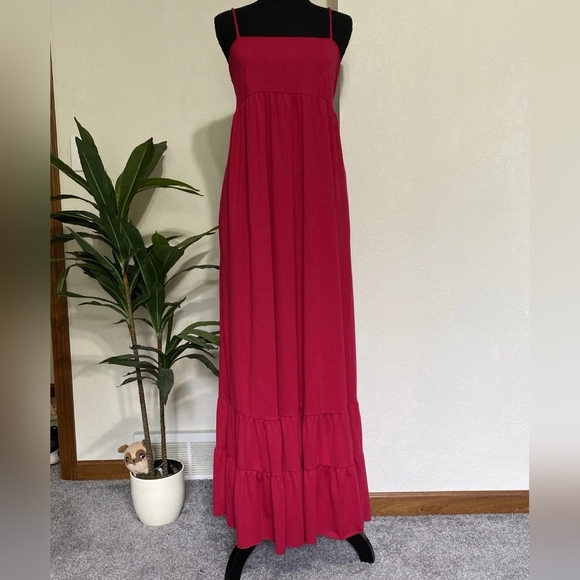 Dresses & Skirts - Elegant Red Maxi Dress